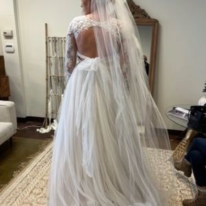 BRAND NEW wedding dress